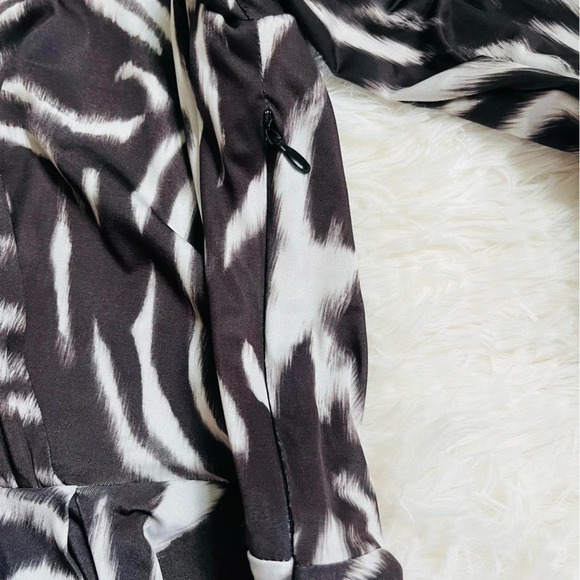 Zara NWT Zebra Animal Print Long Sleeve V-Neckline Stretch Dress Size Medium - Picture 11 of 15